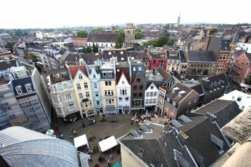 Blick auf den Münsterplatz vom Turm des Aachener Doms