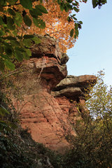 Die Kaulay, ein Sandsteinfelsen bei Kordel (Eifelsteig)