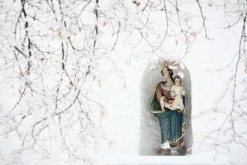 Marienfigur an der Marienkapelle in Roetgen, Nordeifel