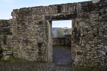 Mauerrest, Burganlage von  Reifferscheid, Gemeinde Hellenthal