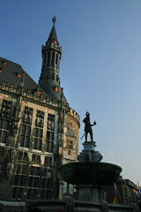 Rathaus mit Karlsbrunnen, Aachen