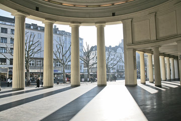 Aachen, Säulenhalle im Elisenbrunnen