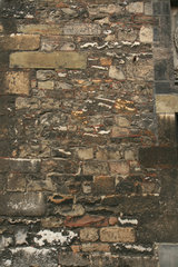 Alte Mauer auf dem Domhof in Aachen