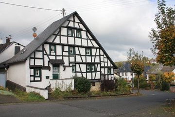 Altes Fachwerkhaus in Schalkenmehren, Vulkaneifel