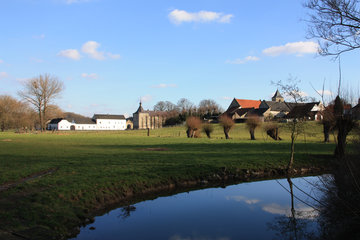 Blick auf Kasteel Genhoes im Geultal bei Oud Valkenburg