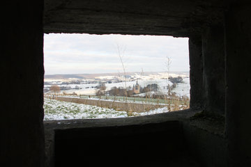 Blick aus dem Bunker der vorgeschobenen Stellung Beusdae, Sippenaeken, Belgien