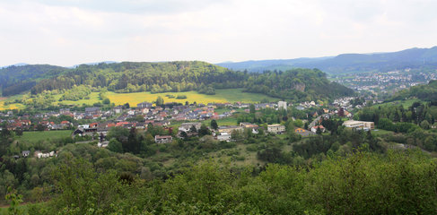 Blick vom Aussichtspunkt Schockenturm auf Gerolstein, Panoramafoto