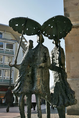 Damen mit Regenschirm, Aachen