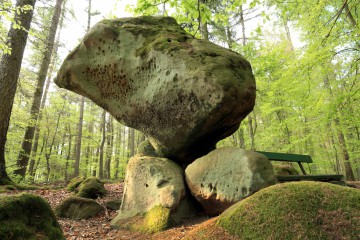 Der Bärenstein auf dem Ferschweiler Plateau in der Südeifel