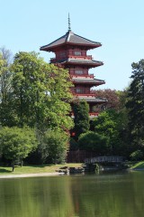 Der Japanische Turm im Park bei den Königlichen Gewächshäusern, Laken (Laeken)
