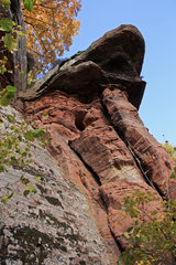 Die Kaulay, ein Sandsteinfelsen bei Kordel (Eifelsteig)