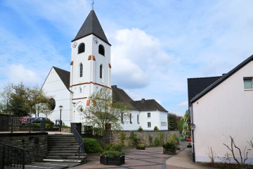 Die Pfarrkirche St. Nikolaus in Kall