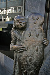 Ein Denkmal für die Printe - das Printenmädchen in Aachen
