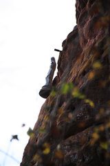 Eine Marienfigur in einer Felswand der Kaulay, Kordel (Eifelsteig)