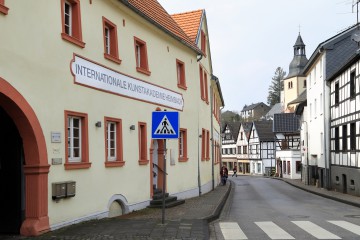  Eingang zur Internationalen Kunstakademie Heimbach