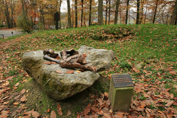 Hügelgrab mit Denkmal, Vijlenerbos