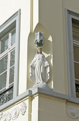 Hausfassade mit Marienfigur, Aachen - Zentrum
