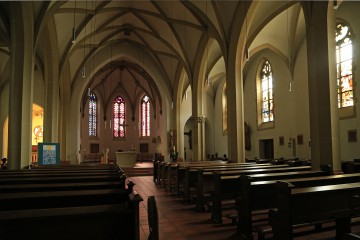 Innenansicht der römisch-katholische Pfarrkirche Johann-Baptist in Vicht