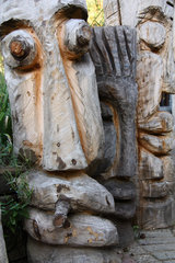 Kopf-Skulpturen von Bouchta Ouali, Hortus Dialogus