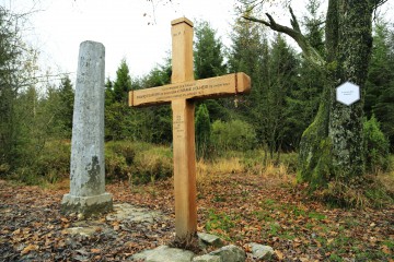 Kreuz der Verlobten / Croix des Fiancés beim Grenzstein 151 im Hohen Venn