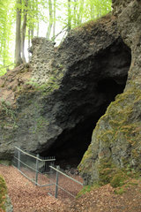 Mühlsteinhöhle auf dem Nerother Kopf, Vulkaneifel