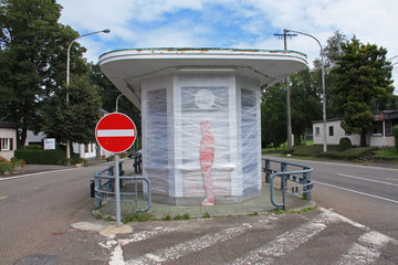 Marvin und Stefphen: "Grenzgeist Kokon", Grenzkunstroute011 beim Grenzübergang Aachen-Köpfchen