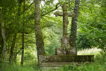 Neugotisches Steinkreuz bei der Lorenzmühle, mittleres Ourtal