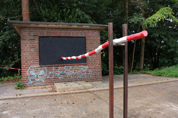 Pat van Boeckel: "Halt", Grenzkunstroute011 beim Grenzübergang Aachen-Köpfchen