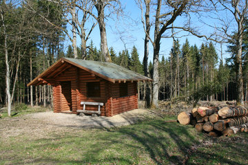 Schutzhütte beim Reinartzhof im Osthertogenwald