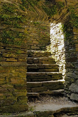 Treppe in der Burgruine von Burg Reuland
