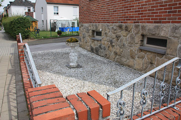 Vorgartengestaltung mit Steinen, Aachen-Brand
