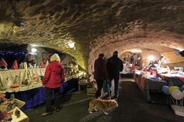 Weihnachtsmarkt in den Gewölben der Burg von Reifferscheid, Gemeinde Hellenthal