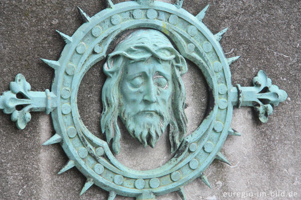 Detailansicht von Auf dem Friedhof der Kirche Saint-Jacques le Majeur, Clermont-sur Berwinne 