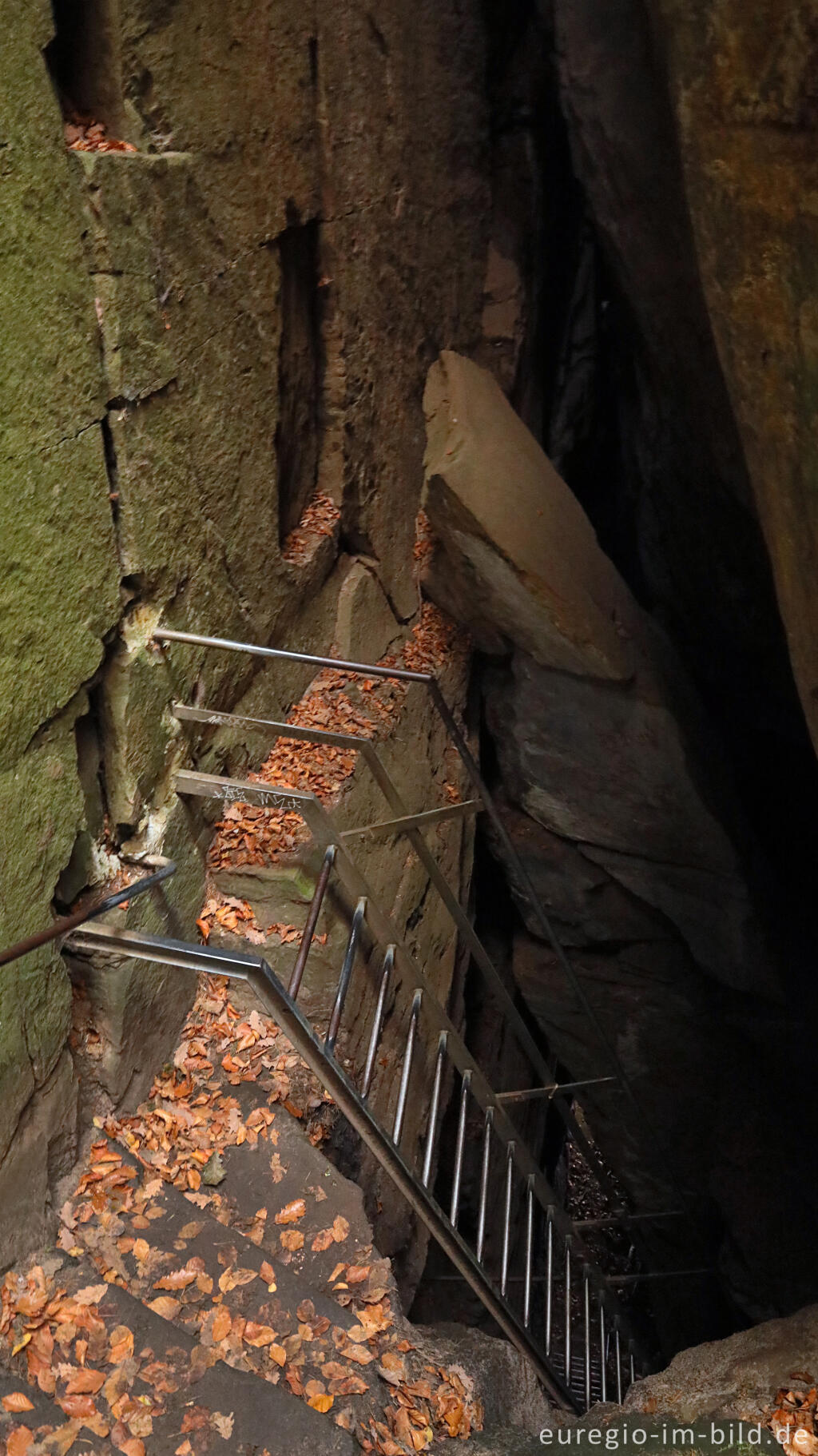 Detailansicht von Ausgang von der Räuberhöhle (Raiberthil), Wanderweg B2 im Müllerthal