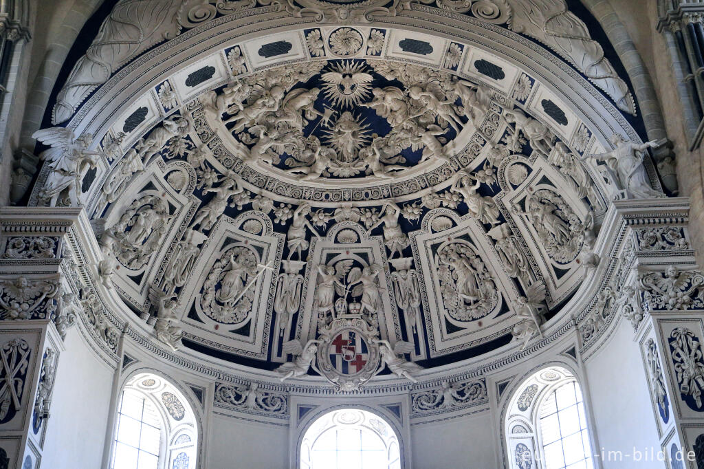 Detailansicht von Barocke Stuckarbeiten des Gewölbes des Westchors, Trierer Dom