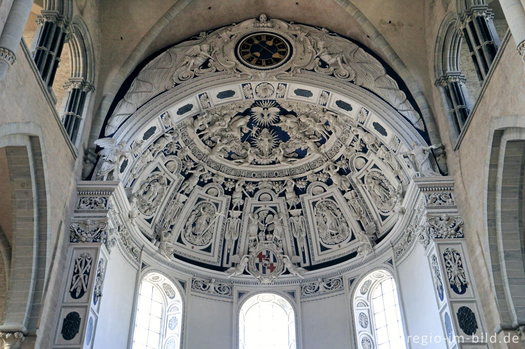 Detailansicht von Barocke Stuckarbeiten des Gewölbes des Westchors, Trierer Dom