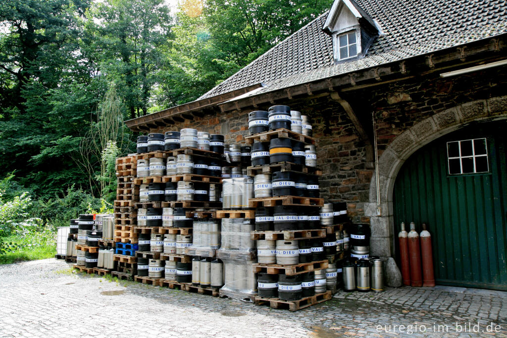 Detailansicht von Bierfässer, Brauerei Val Dieu