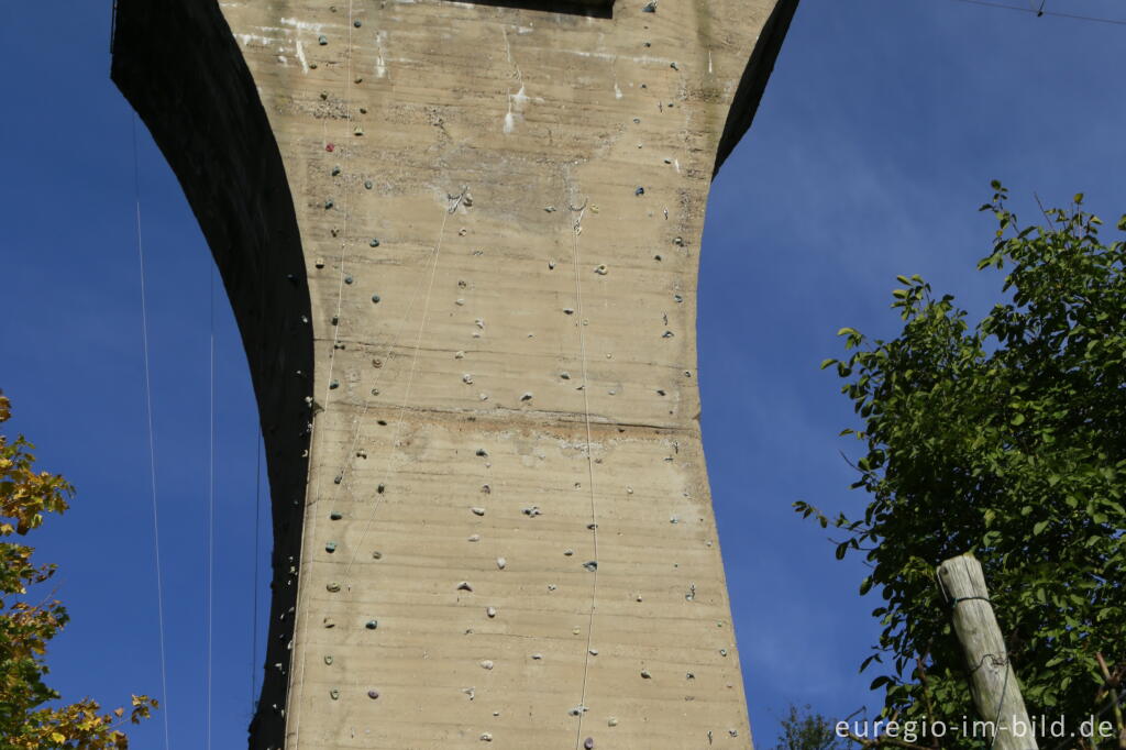 Detailansicht von Brückenpfeiler über das Adenbachtal, Ahrweiler