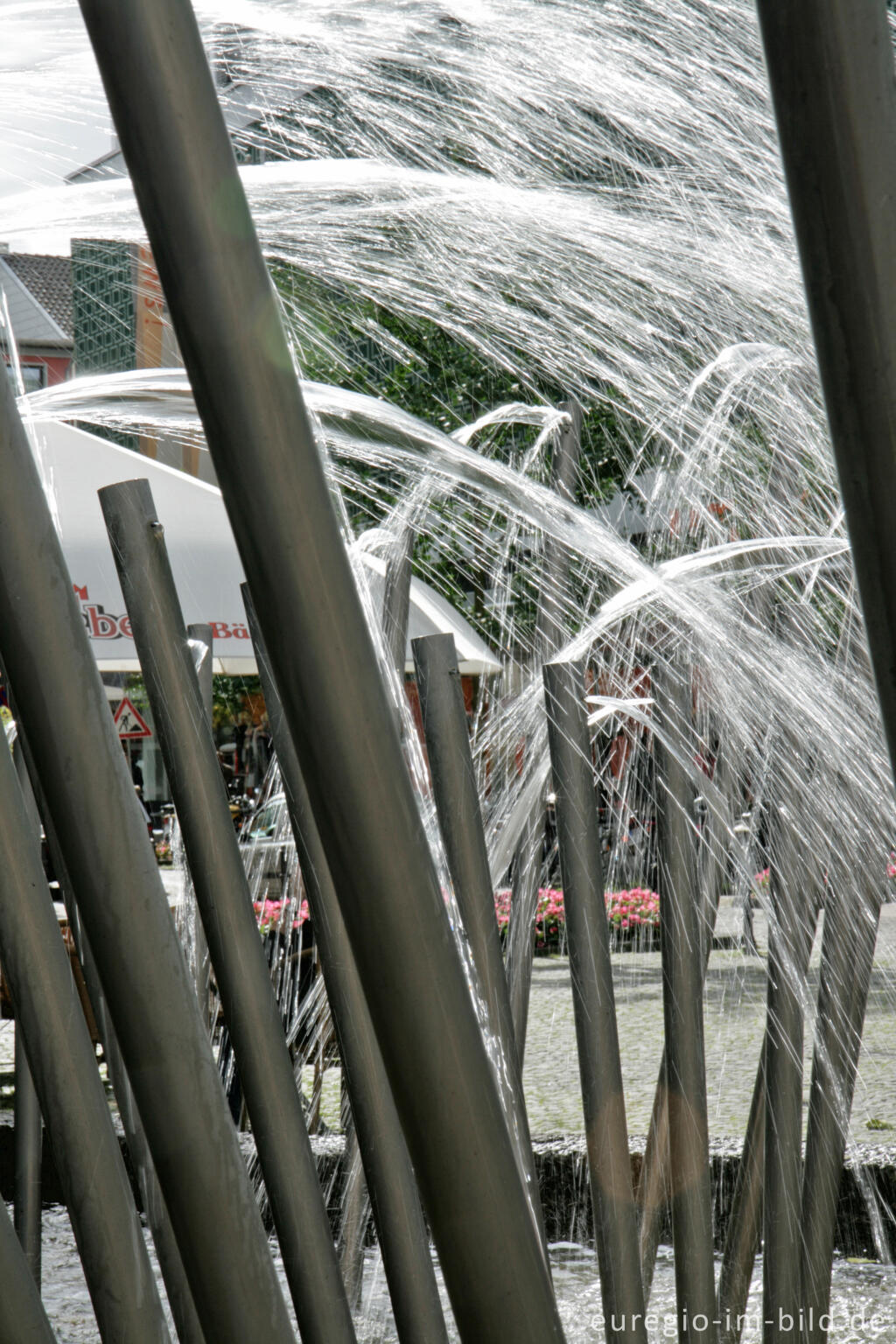Detailansicht von Der Röhrenbrunnen von Heinz Tobolla, Aachen