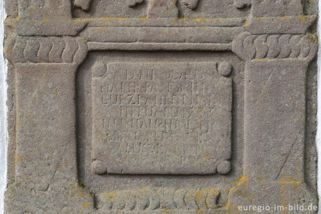 Detailansicht von Detail der Pfarrer-Grabplatte von 1773, Pfarrkirche von Lützkampen