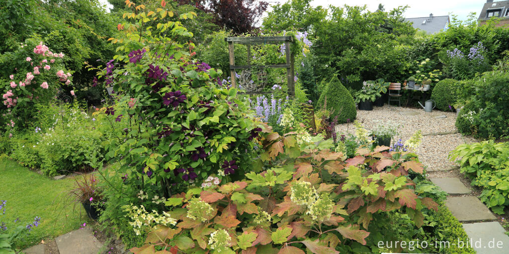 Detailansicht von Ein Garten mit Zimmern
