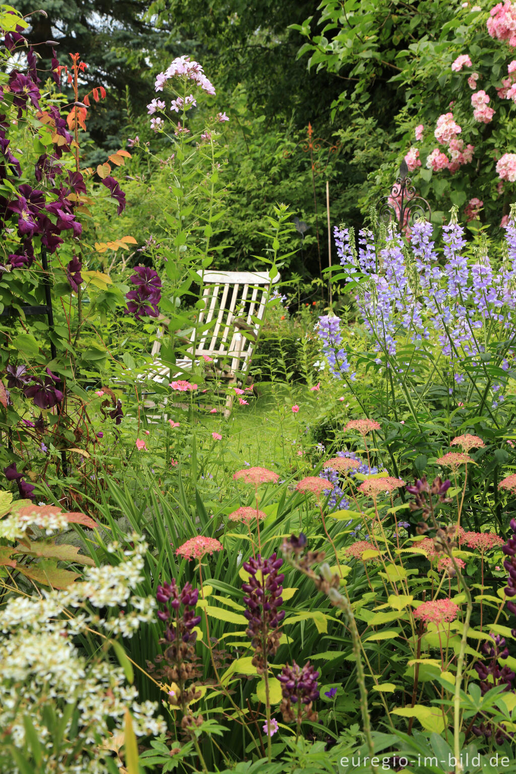 Detailansicht von Ein Garten mit Zimmern