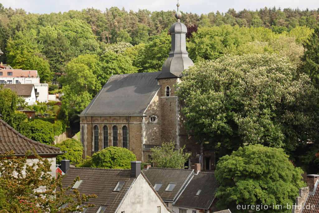 Detailansicht von Finkenbergkirche von der Burg Stolberg aus gesehen