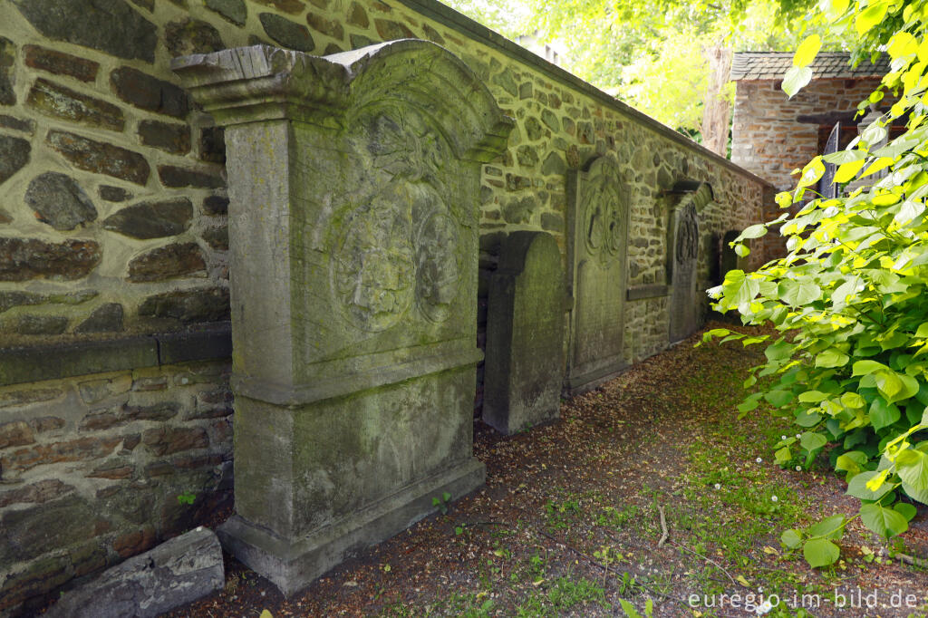 Friedhofsmauer des Kupfermeisterfriedhofs von Stolberg