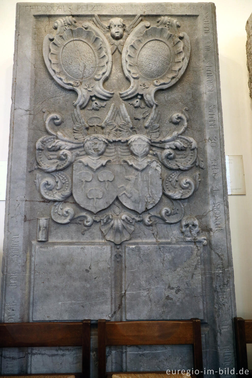 Detailansicht von Grabplatte in der Finkenbergkirche, Stolberg (Rhld)