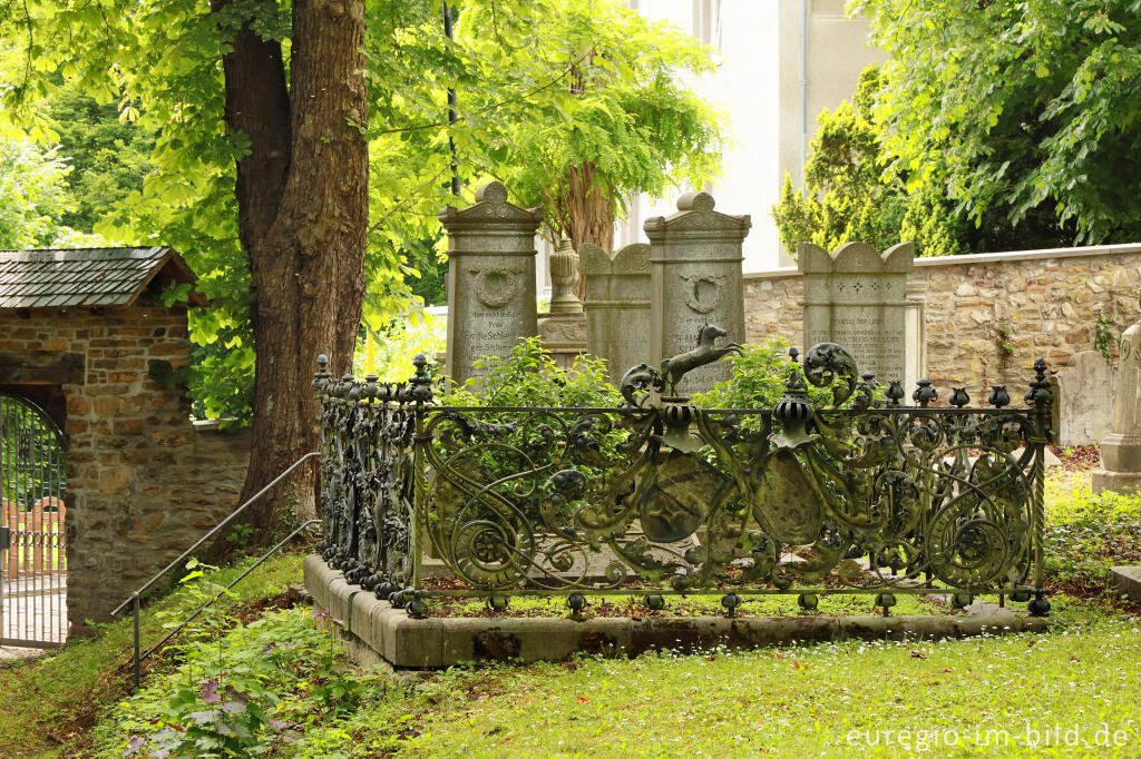 Detailansicht von Grabstätte von Joh. Math. Eduard Schleicher und Emilie Schleicher, Kupfermeisterfriedhof, Stolberg