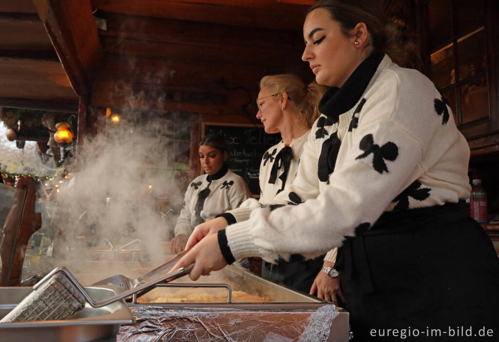 Detailansicht von Kulinarisches auf dem Weihnachtsmarkt bei Schloss Merode