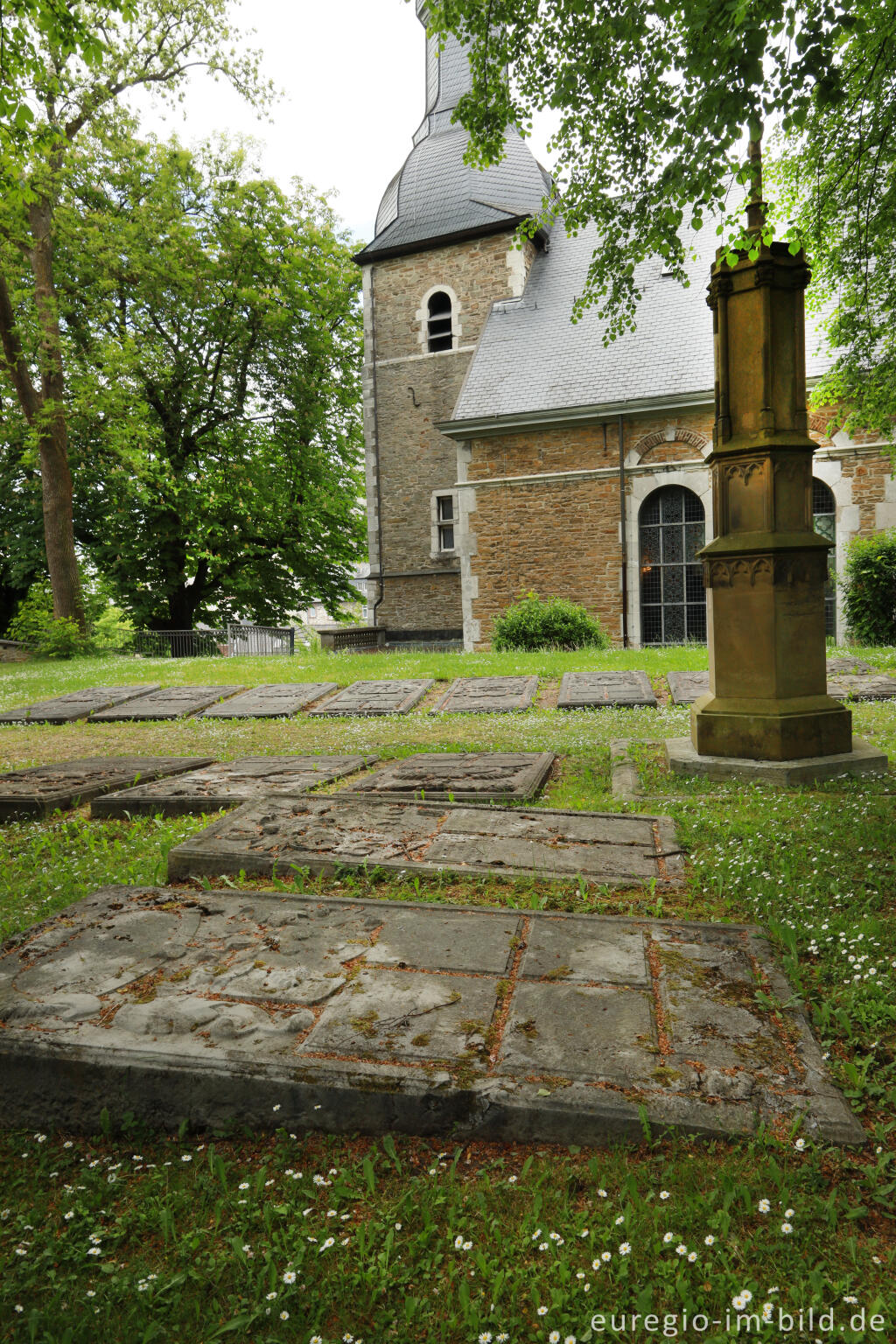 Detailansicht von Kupfermeisterfriedhof und Finkenbergkirche, Stolberg