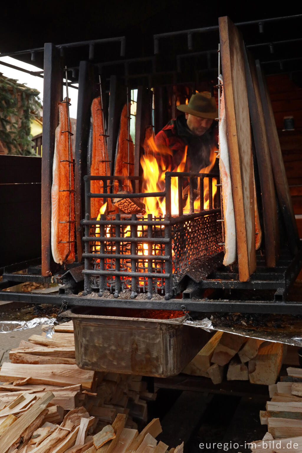 Detailansicht von Lachsräucherei, Weihnachtsmarkt bei Schloss Merode