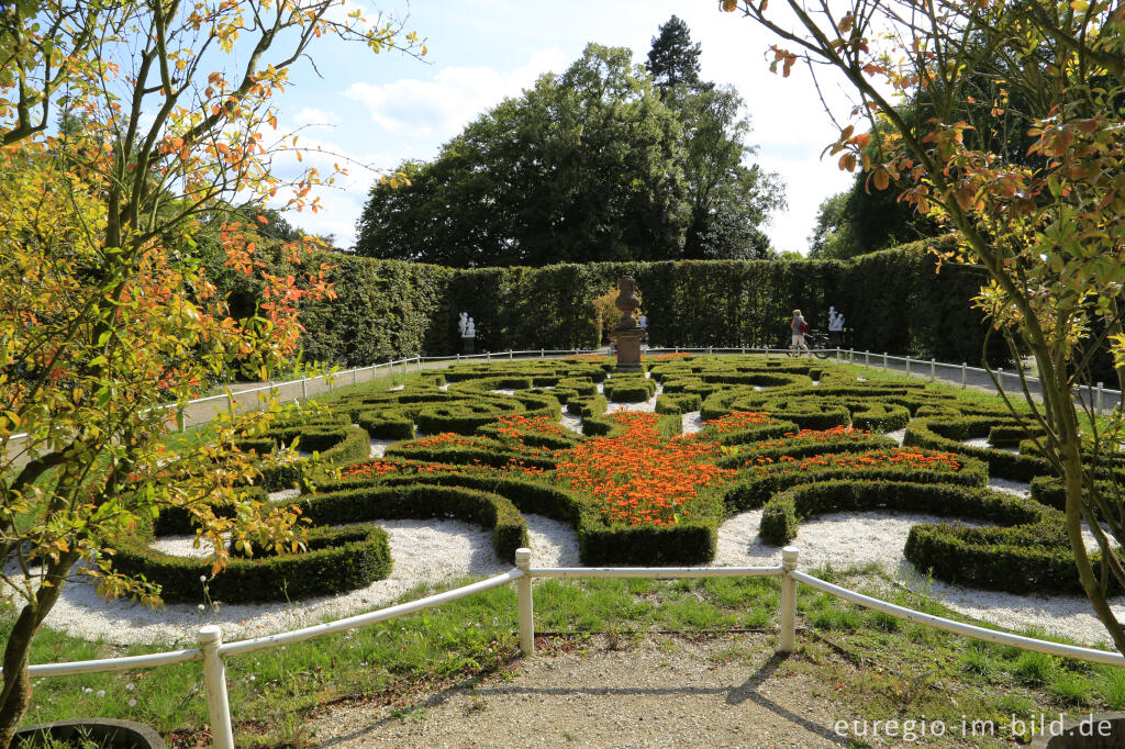 Detailansicht von Palastgarten beim Kurfürstlichen Palais, Barockgarten mit Broderie, Trier